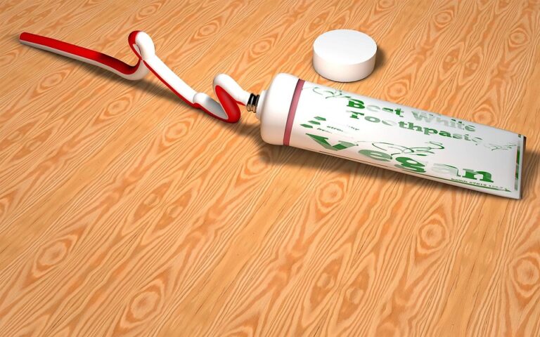 toothpaste 3121211 960 720