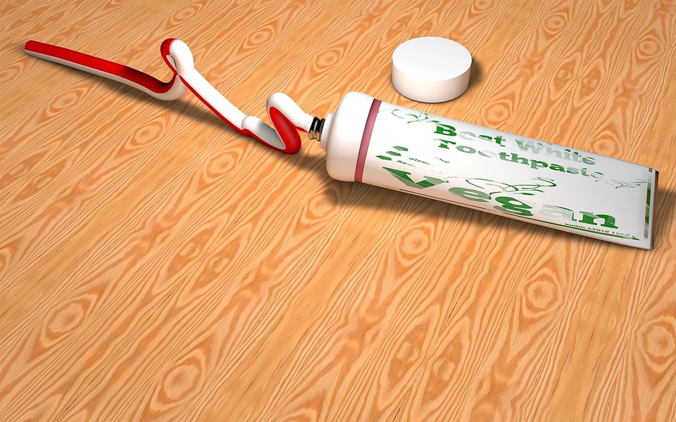 toothpaste 3121211 960 720