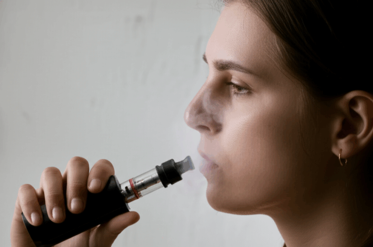 Can Vaping Cause Dental Problems Understanding the Oral Health Risks of E Cigarettes