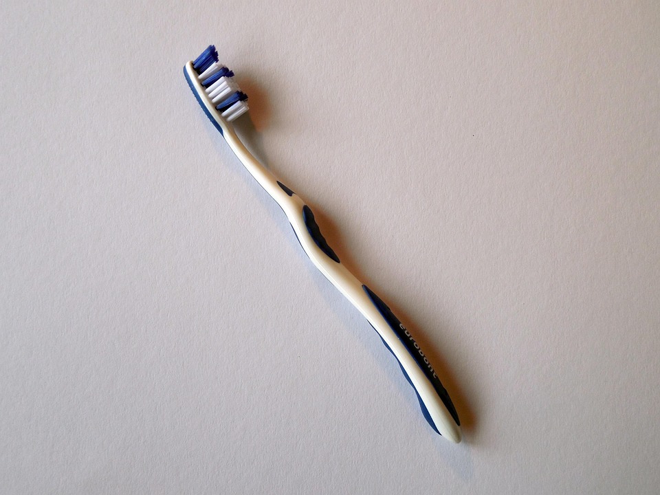 toothbrush 674653 960 720